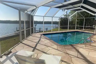 Image de Dream Waterfront Escape: Where Bay Views Meet Barefoot Beach!