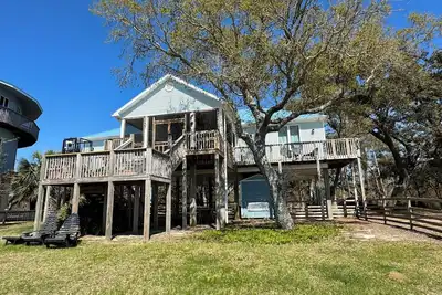 Image de New Listing! \nGULF Serenity - Beachfront Home with a Lift. Fabulous Views!