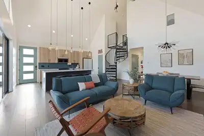 Image de unit 2 sleeps 7 Walkable to Amphitheater. Ac, Fireplace, Wifi, 2 king beds, 3 twin