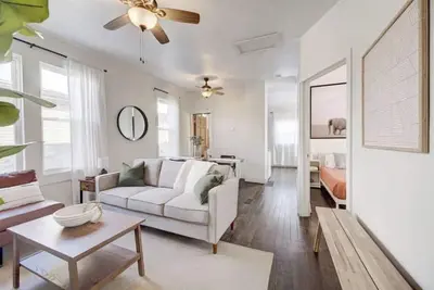 Image de Cozy 2 Bedroom Downtown Milwaukee Apartment