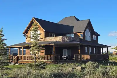 Image de Cove Ct Cabin Island Park Idaho ~Theater room & boat ramp access ~ Sleeps 18