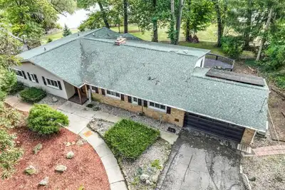 Image de Waterfront Paradise - 2 Lake Views in Prime Location
