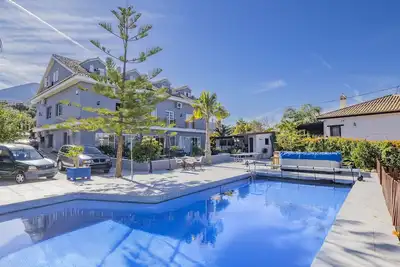 Image de Cubo's Lucy's Place 2 Bedrooms Apartment / animaux de compagnie / piscine communautaire / wifi gratuit
