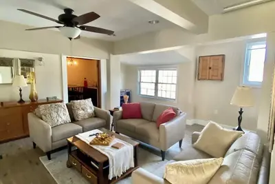 Image de Explore Downtown Fort Wayne The Declan House -Modern 2-bedroom with WiFi and Ac