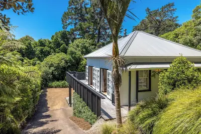 Image de Nikau Grove - Onetangi Holiday Home