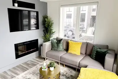 Image de Chic Contemporary 2 Bedroom Minutes from the Falls