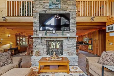 Image de 4-bedroom house in Northville. Sleeps 14. WiFi, Ac, Fireplace