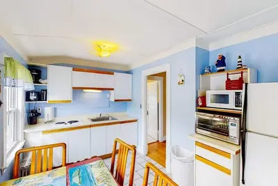 Image de 40b. Cozy 2 bedroom unit with views of the ocean!