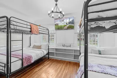 Image de Spacious 6-bedroom house in charming Lansing with WiFi, Ac