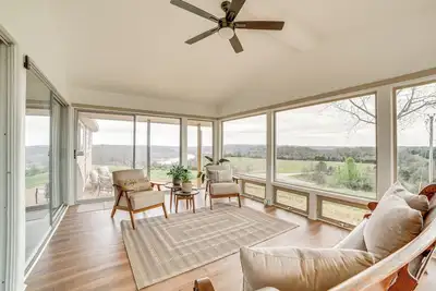 Image de 1 Mi to Table Rock Lake: Home w/ Furnished Patio!