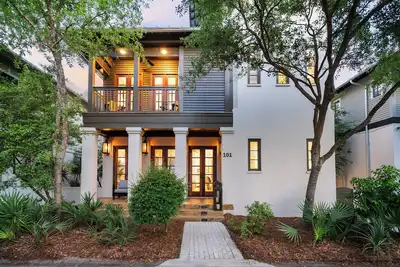 Image de \"Lovely 4-Bed Beach House in Tranquil Rosemary Beach\" 2 blocks from the beach