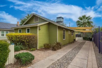 Image de Charming 2-Bedroom Cottage in Glendale with WiFi and Ac