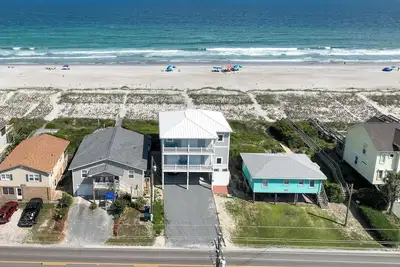 Image de Station Vacation- Luxury Oceanfront Escape with Elevator, Stunning Ocean Views