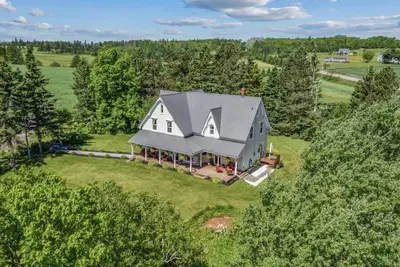 Image de Sleeps 13, Restored Farmhouse at Red Sands Golf Course