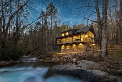 Image de Waterfall + Swimming Hole | Fire Pit & Hot Tub