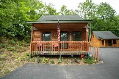 Image de Cabin 2327 - Quiet Log Cabin within Private Resort