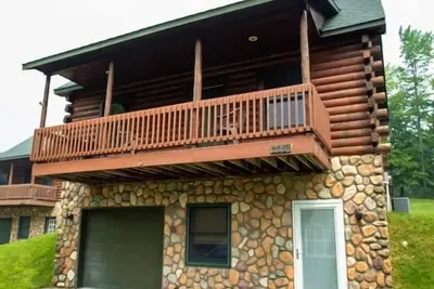Image de Cabin 2364 - Sizable Log Cabin within Private Resort