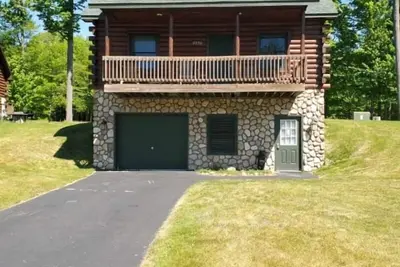 Image de Cabin 2450 - Classic Log Cabin inside Private Resort