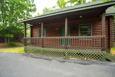 Image de Cabin 2475 - Eye-Catching Log Cabin inside Resort