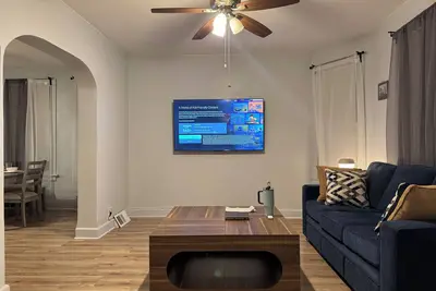 Image de Stunning 3 bedroom Home: Safe and quiet area - 10 Mins to Airport & Downtown Mke