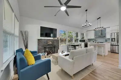 Image de 5 min to downtown Tampa- Friendly w/ Fenced Yard