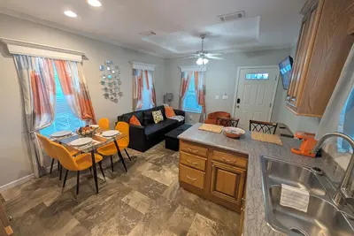 Image de Citrus Lodge. 70\" Tv. Patio, Quiet, Private Patio & Free Parking