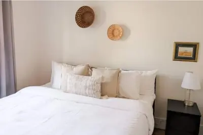 Image de Charming 2-Bdrm Main Floor Unit | Quiet Location