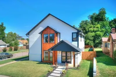 Image de Spacious upscale 4-bedroom house near the Ou Medical Center