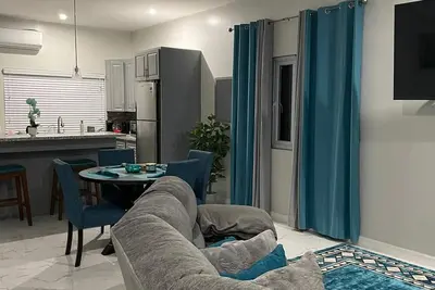 Image de New 2-bedroom Townhome Near Airport