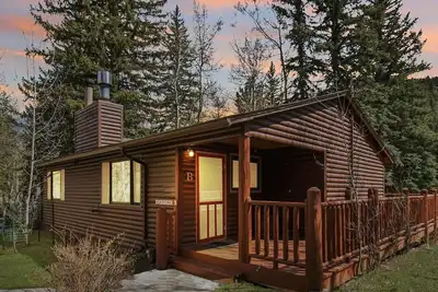 Image de Evergreen Cabin B on the River, Quiet Location, Newly Remodeled
