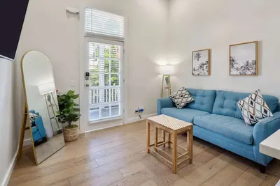 Image de Duval Corner - Charming Pet Friendly 1-bedroom with Balcony