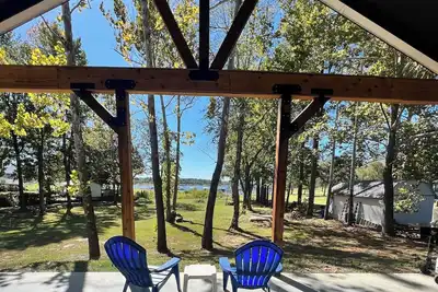 Image de New Breathtaking Lakeside #1 Home