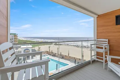 Image de C. B. @ The Sea | North Pier Ocean Villas Condo