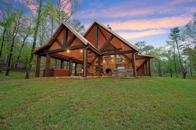 Image de Riverfront Cabin, Bunkhouse & Saloon-160 Acres/Atv Trails! Kayaks Provided!
