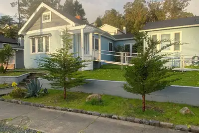 Image de \n\nRare 1/3 acre corner lot in South El Granada near Quarry Park in Sunbelt.