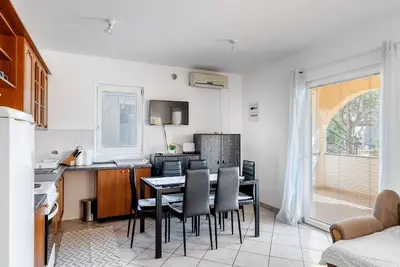 Image de Appartement de trois chambres avec la terrasse Vir (A-24173-a)