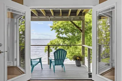 Image de Brand New Home on Lake Champlain's Northern Shores