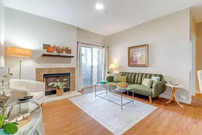 Image de 'The Cozy Domain': Austin Apartment w/ Pool Access