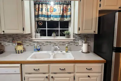 Image de Charming 2-bedroom house on a large pound with WiFi, Ac in lovely Lake Charles