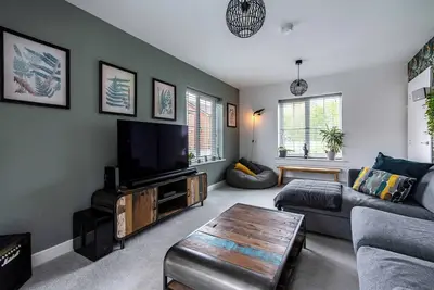 Image de Spacious 5 Bed Home with Sustainable Features