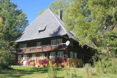 Appartement \"Hüsli\" avec terrasse privée, jardin privé et Wi-Fi