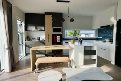 Image de Brand new 4-bedroom house in fantastic TaupĹŤ with WiFi, Ac. Enjoy your stay