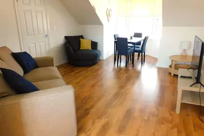 Image de No 11 - Contemporary 2 Bedroom Apartment in Lanark Town Centre