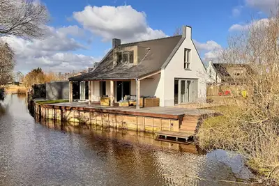 Image de Beautiful high-quality bungalow on one of the wheels on our park