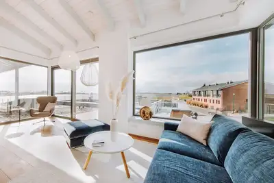 Image de Fischer:In vacation apartment with water view, terrace, sauna & fireplace. Dogs welcome.
