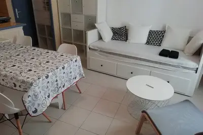 Image de Charme et Confort au Cœur de Vendres Village