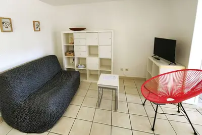 Image de Joli T2 rez-de-jardin avec piscine et parking