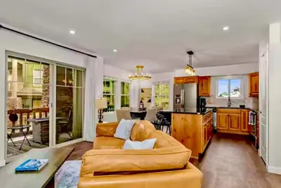 Image de Luxury newly remodeled condo across Jordanelle Gondola Deer Valley East