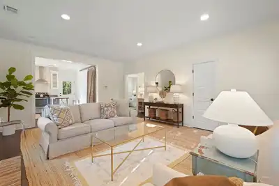 Image de Dreamy Coastal Chic Isle of Hope Bungalow By Lucky Savannah