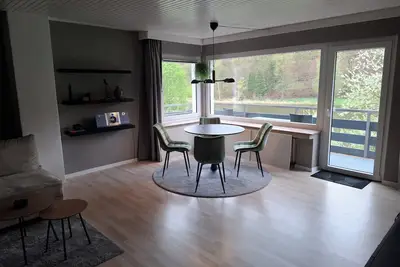 Image de River view! modern vacation apartment with balcony, at the cycle path Fulda+Weser